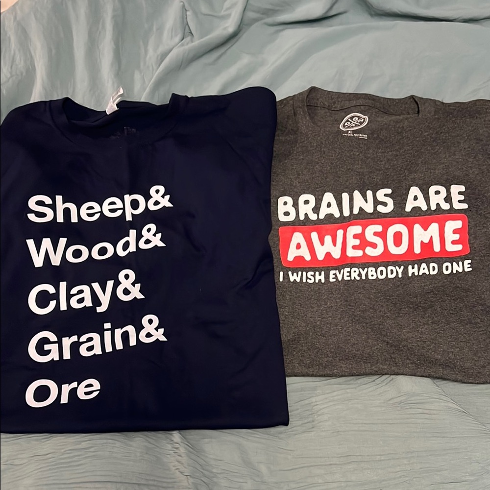 Set of 2 Graphic Men’s TShirts Navy & Gray